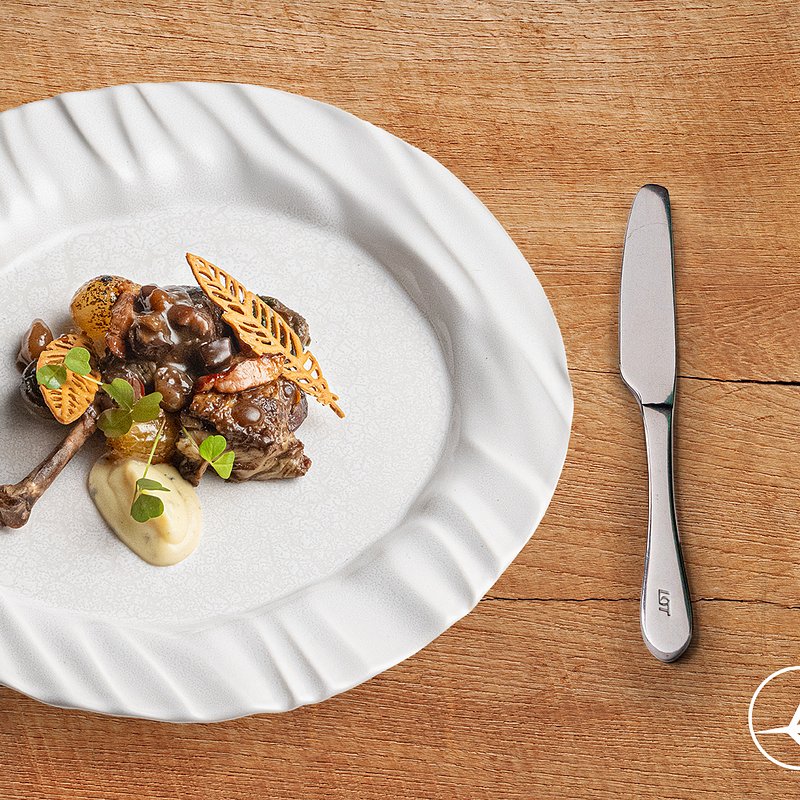 Perliczka „Coq au Vin” z truflowym purée_1920x1080.jpg