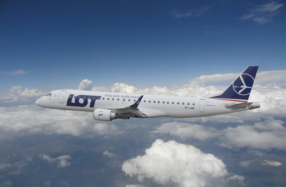 Embraer-190 fot. Jacek Bonczek.jpg