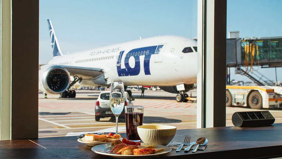 BL Mazurek LOT Polish Airlines (8).jpg