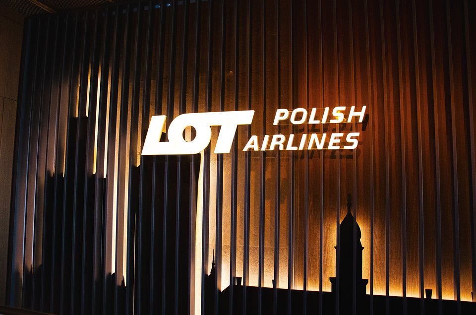 BL Mazurek LOT Polish Airlines (11).jpeg