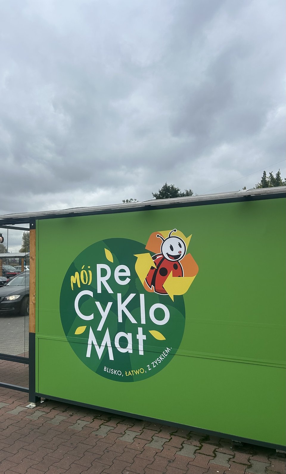 Recyklomat_Biedronka_4.jpg