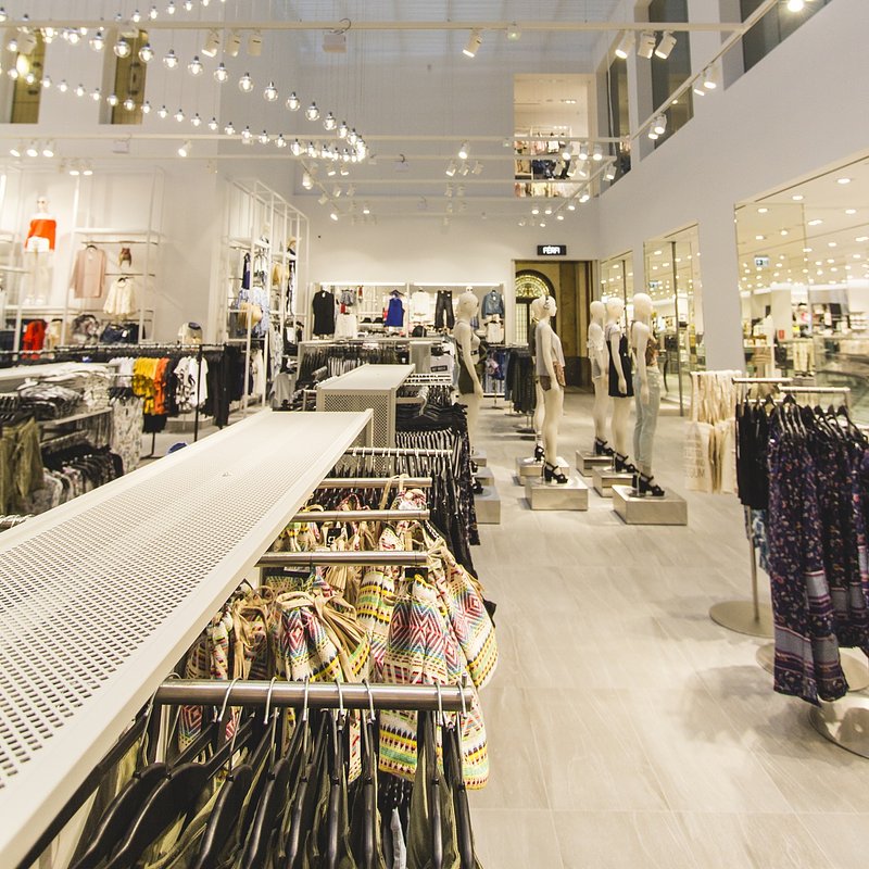 knauf_ceiling_solutions_fot_Boris Vezmar_obiekt_H&amp;amp;M Central European Main Store_wegry.jpg