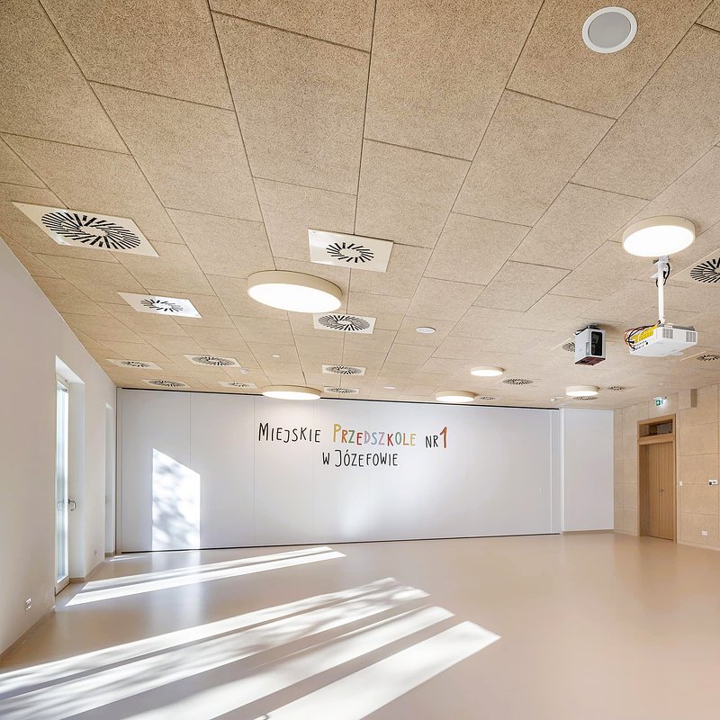6_przedszkole_jozefow_fot_szymon_polanski_knauf_ceiling_solutions.jpg