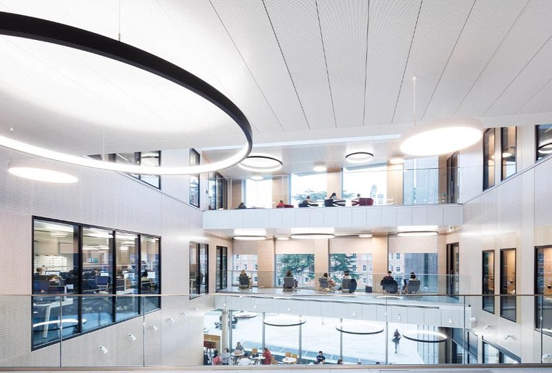 Royal Holloway_Londyn_fot_Philip Durrant_knauf_ceiling_solutions2.jpg