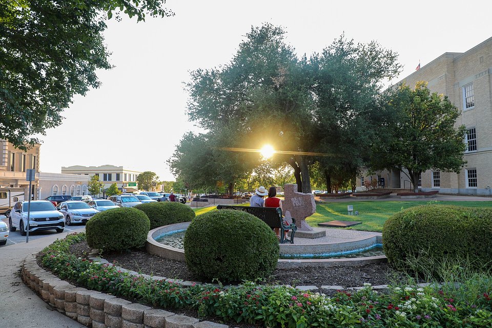 Temple City Hall Fountain.jpg