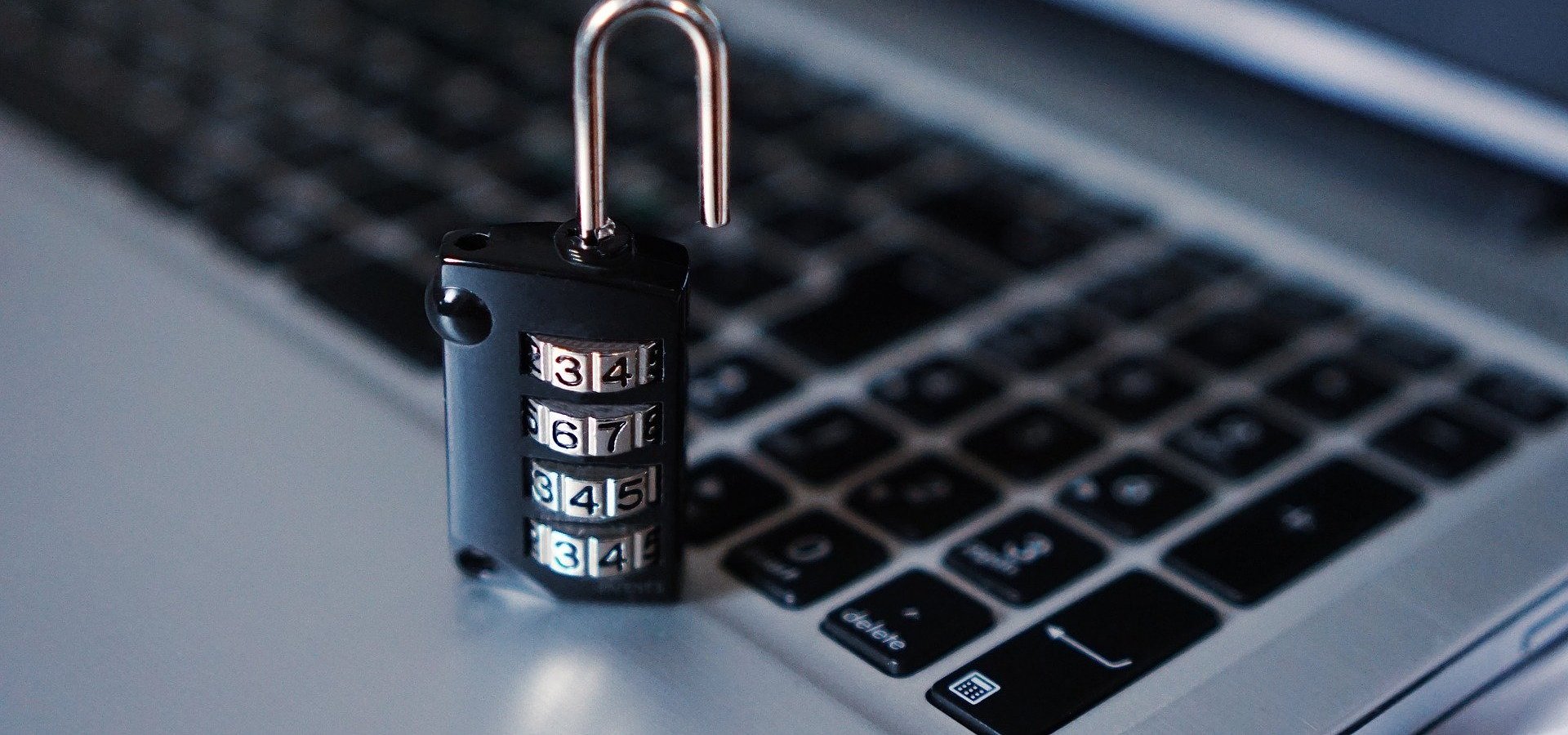 Polskie firmy wciąż ryzykują utratę cennych danych. Nowa oferta Fujitsu rozwiązaniem dla MŚP