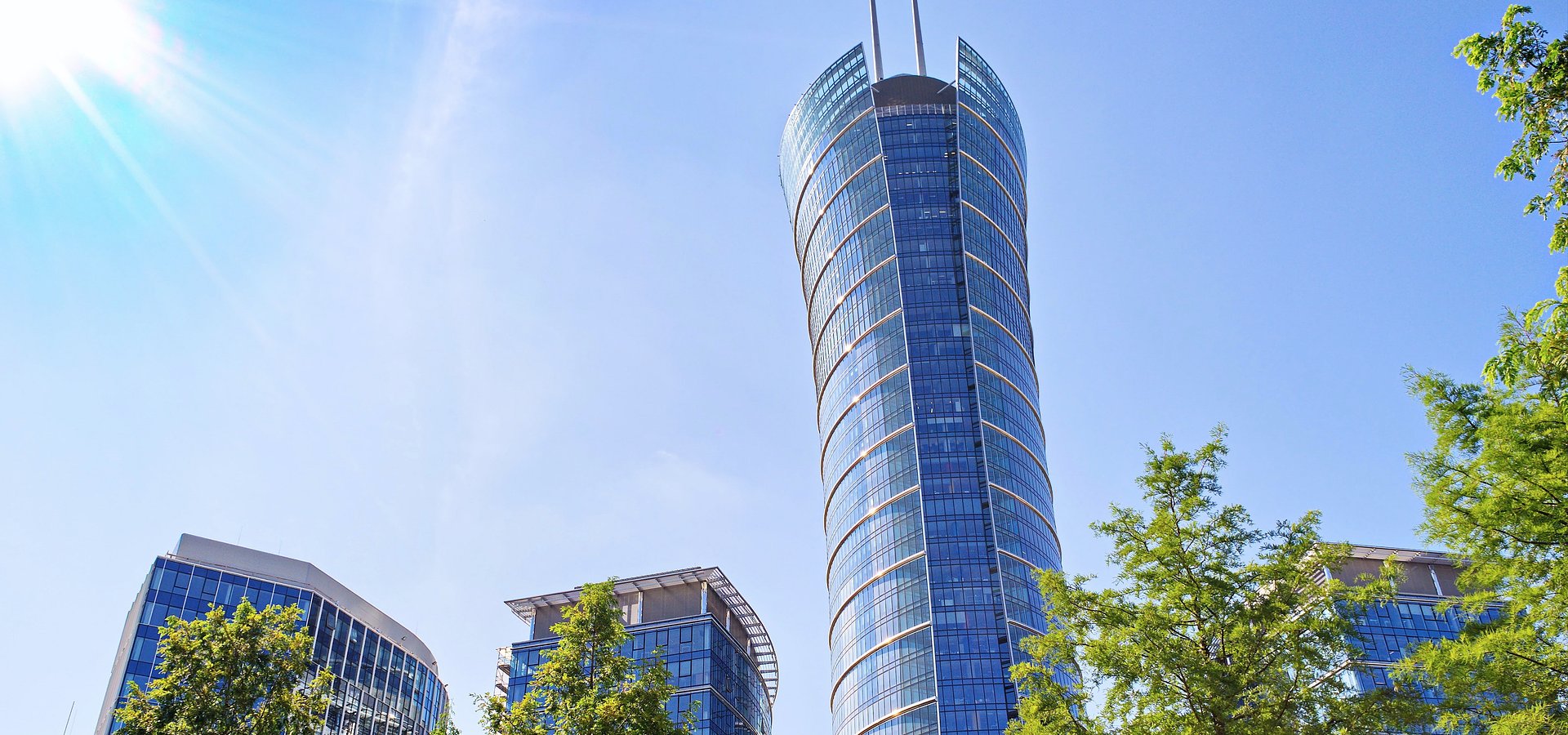 Biura i magazyny w roku COVID-19. Raport PINK.