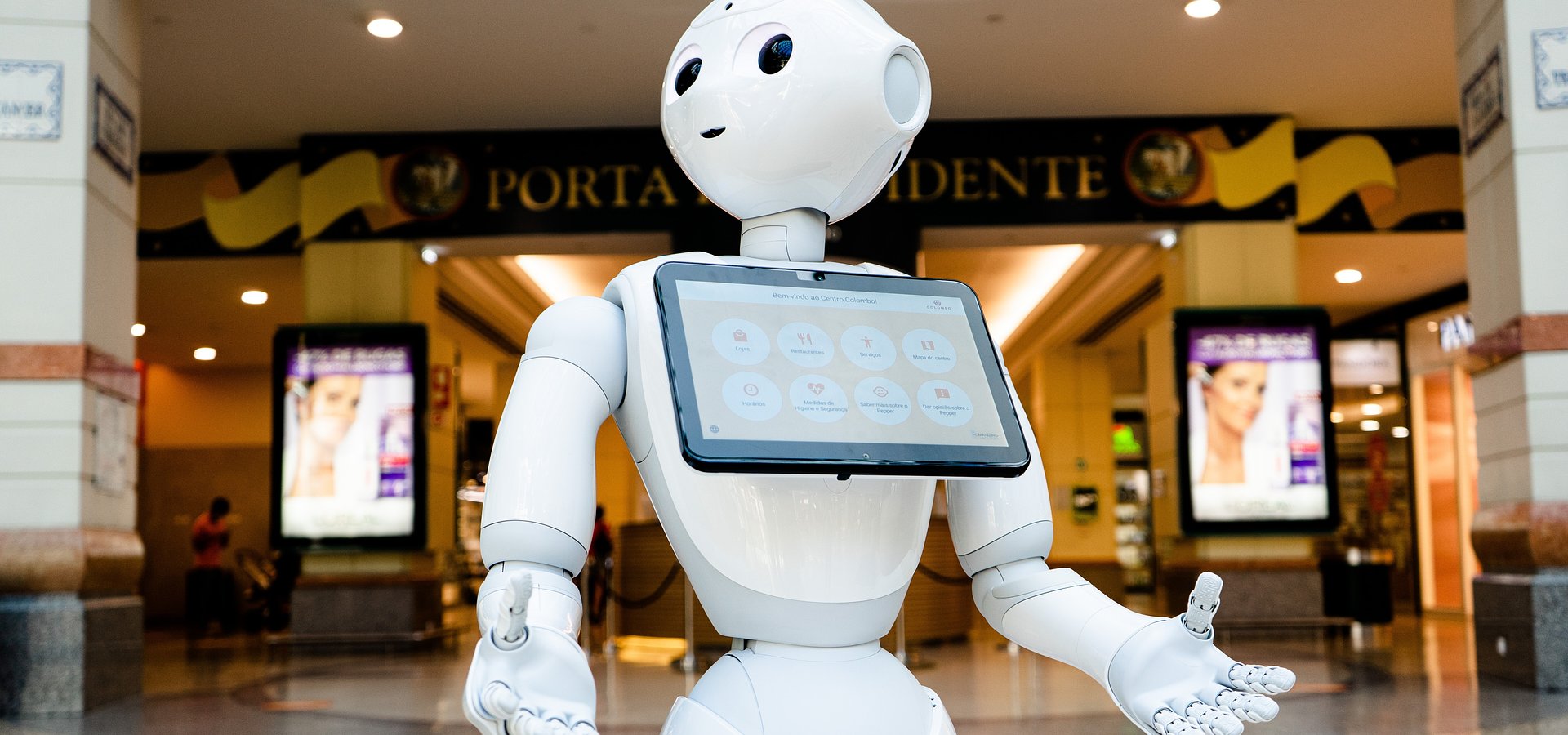 Pepper revoluciona experiência de visita no Centro Colombo