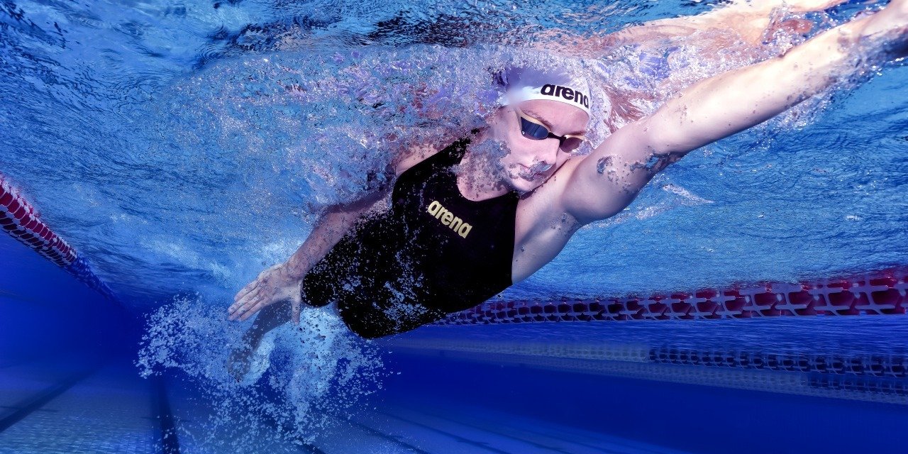 GLIDE AND POWER, LIGHT AND RIGHT: ARENA KÜNDIGT FÜR 2020 EINE UMFASSENDE POWERSKIN-RENNANZUGLINIE AN. SIE BESTEHT AUS VIER ANZÜGEN UND VERMITTELT DAS GEFÜHL DES SIEGES.