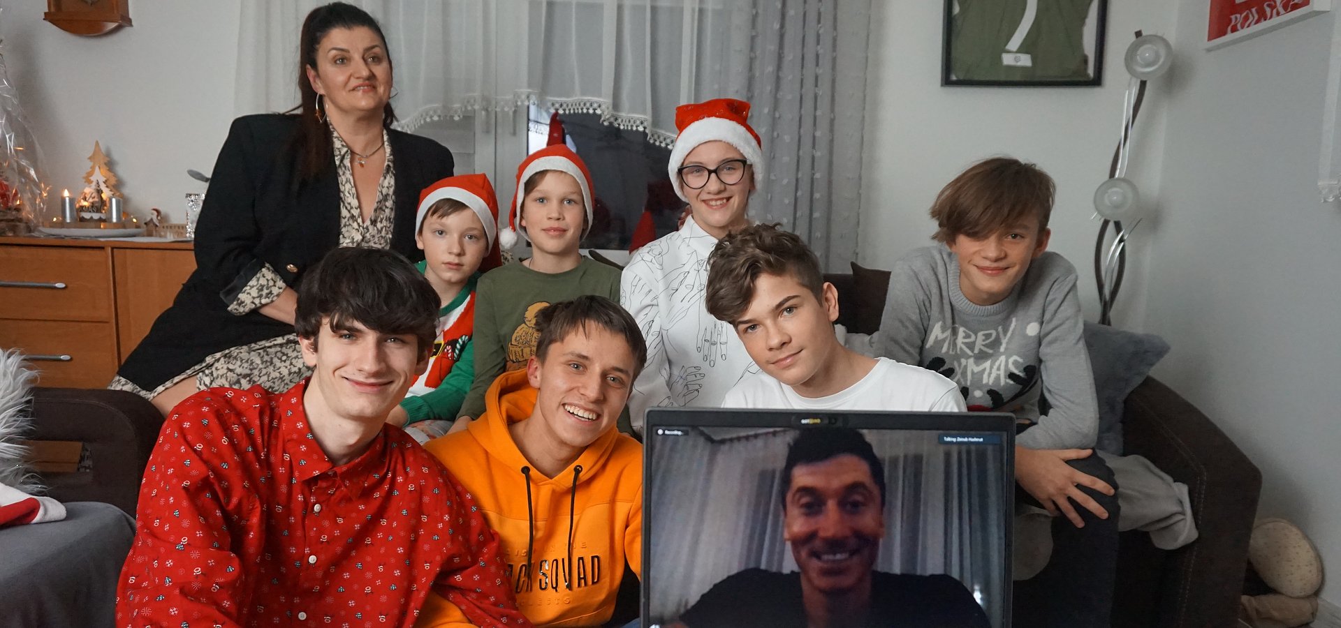 #Pierwsze takie Święta                - Robert Lewandowski zrobił mikołajkową niespodziankę podopiecznym SOS Wiosek Dziecięcych.