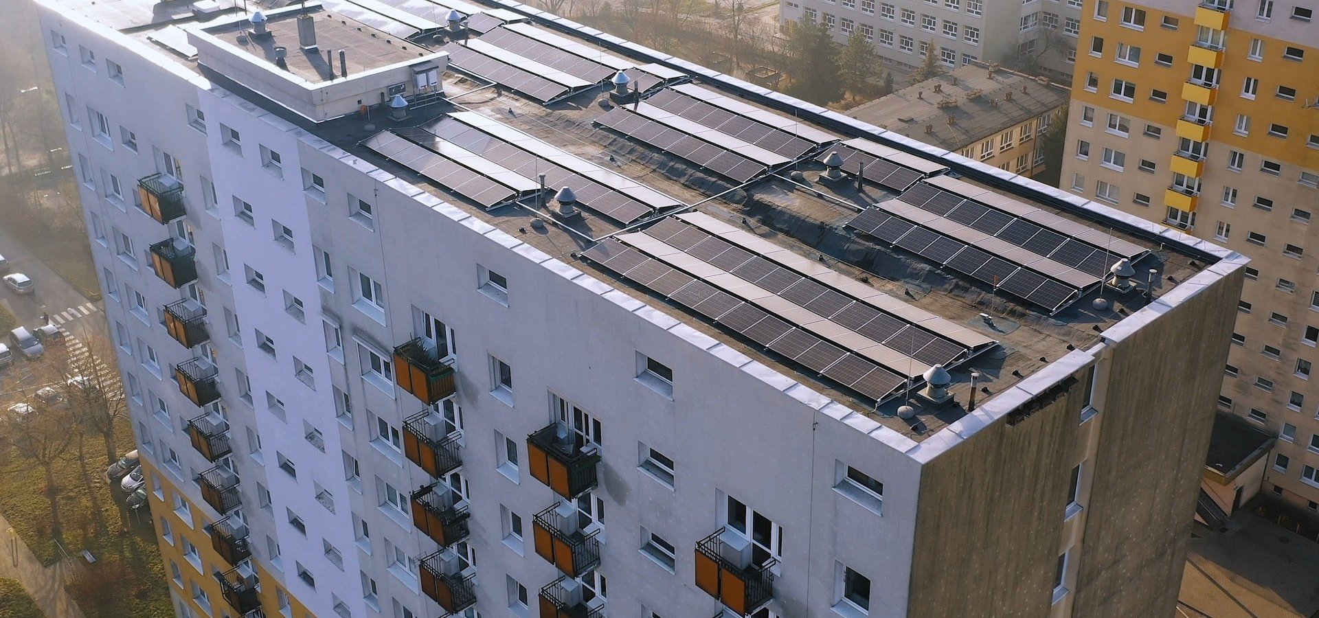 Liderzy na rynku łączą siły oferując innowacyjną konstrukcję PV dla dachów o niskiej nośności