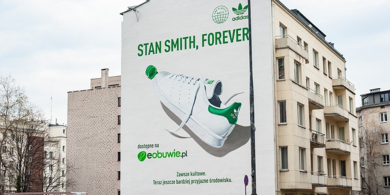 Współpraca adidas z eobuwie.pl przynosi mural z legendarną sylwetką buta, który oczyszcza powietrze w centrum stolicy