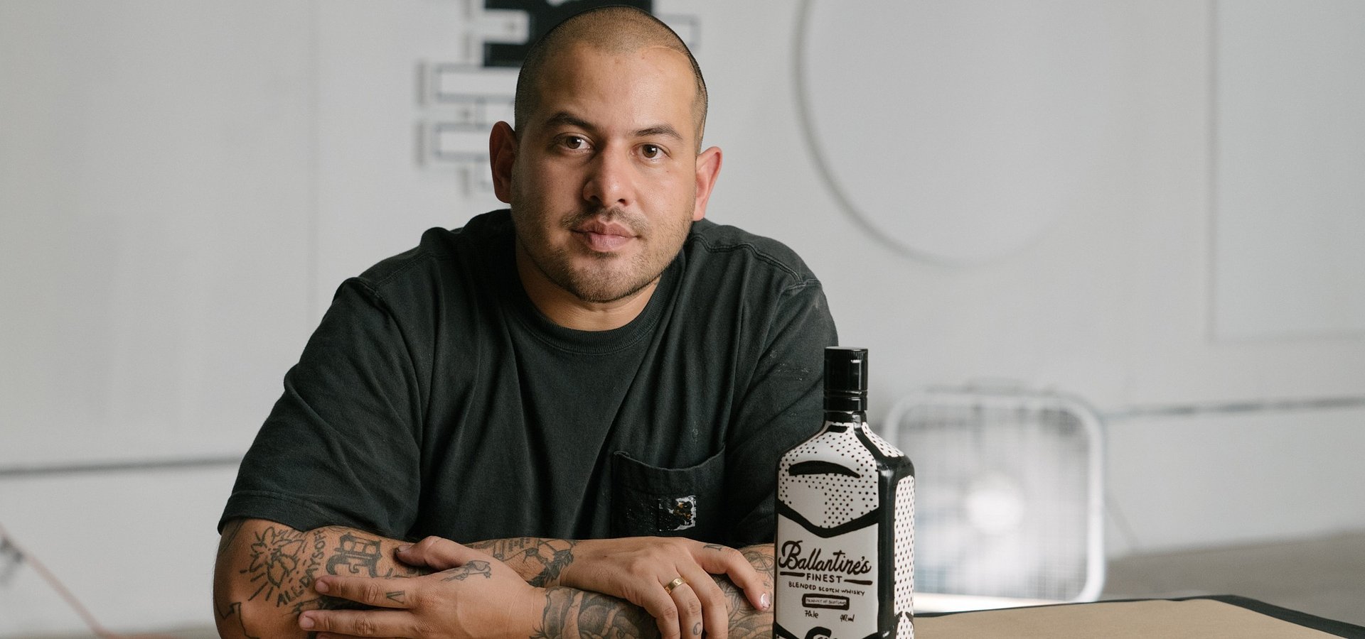 Odmieniona butelka Ballantine's w najnowszej odsłonie kampanii "Tak to Robię"