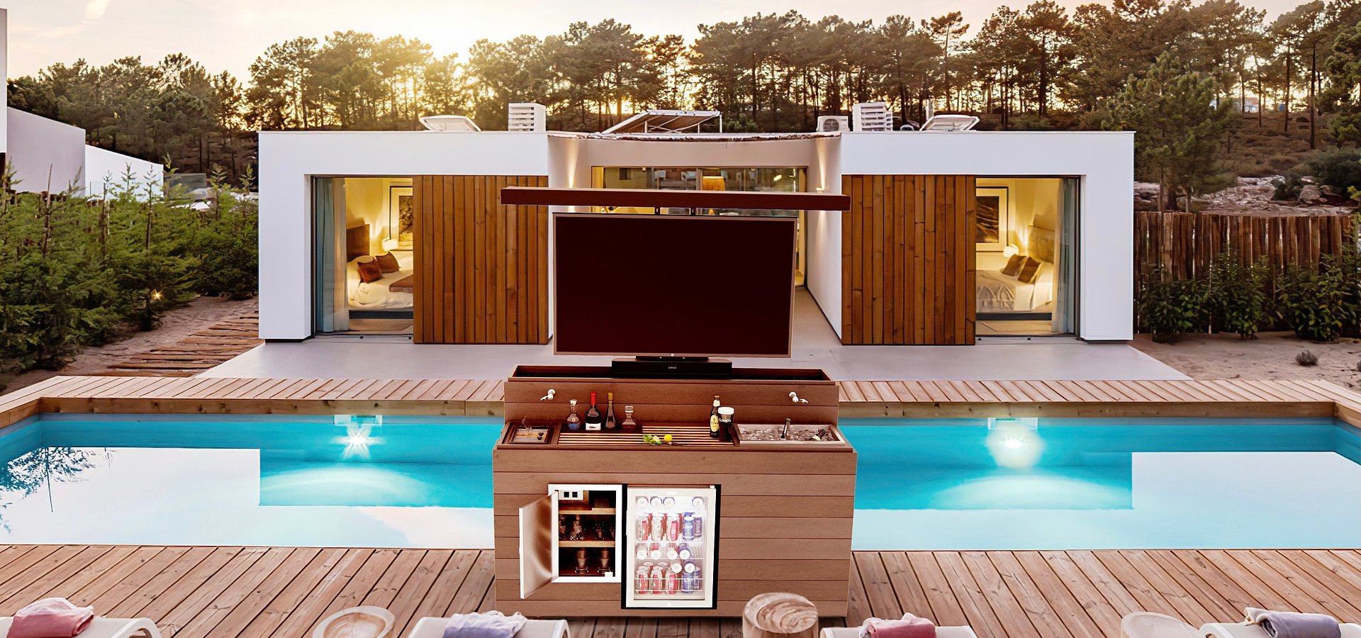 Cabinet Tronix Introduces First Ever “Outdoor Mobile TV Lift Cabinet Bar & Fridge Stunner”