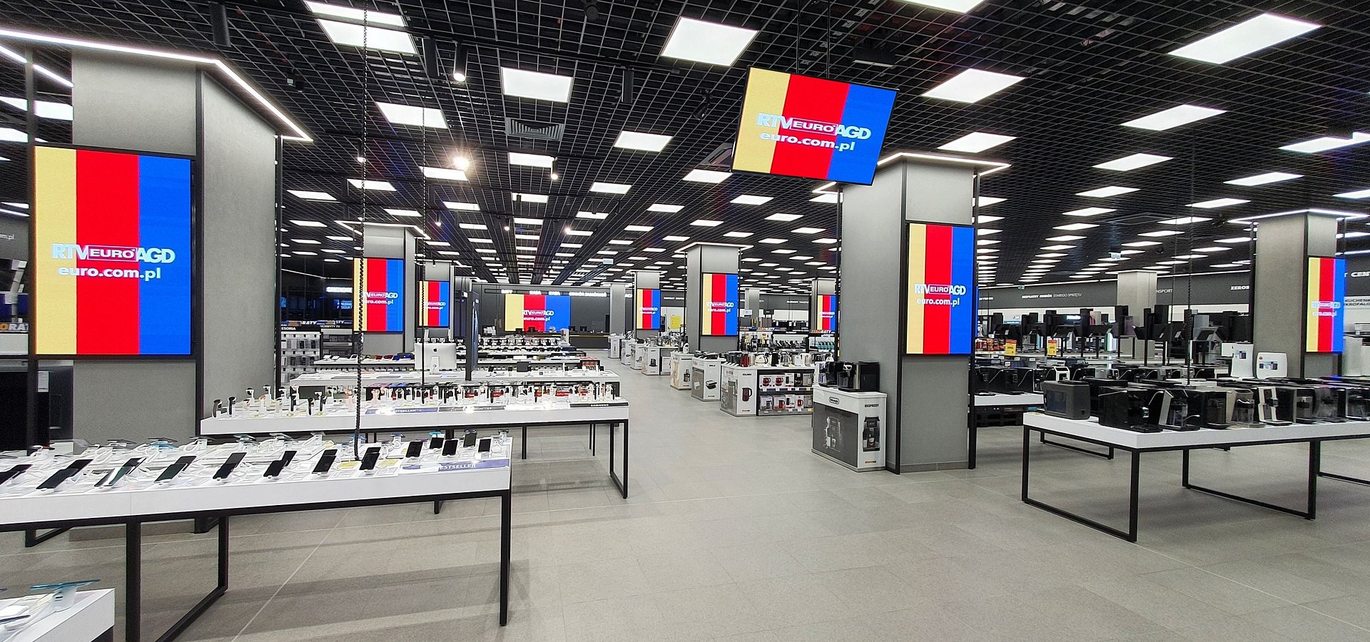 Sklepy stacjonarne przyspieszają dzięki cyfryzacji