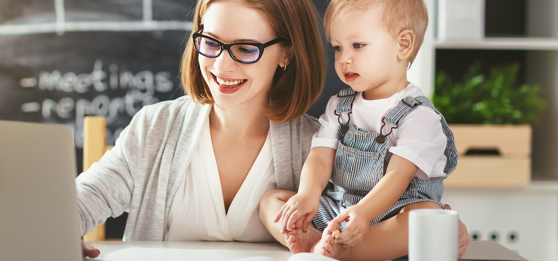 Mama na etacie, czyli czego może oczekiwać kobieta od pracodawcy?