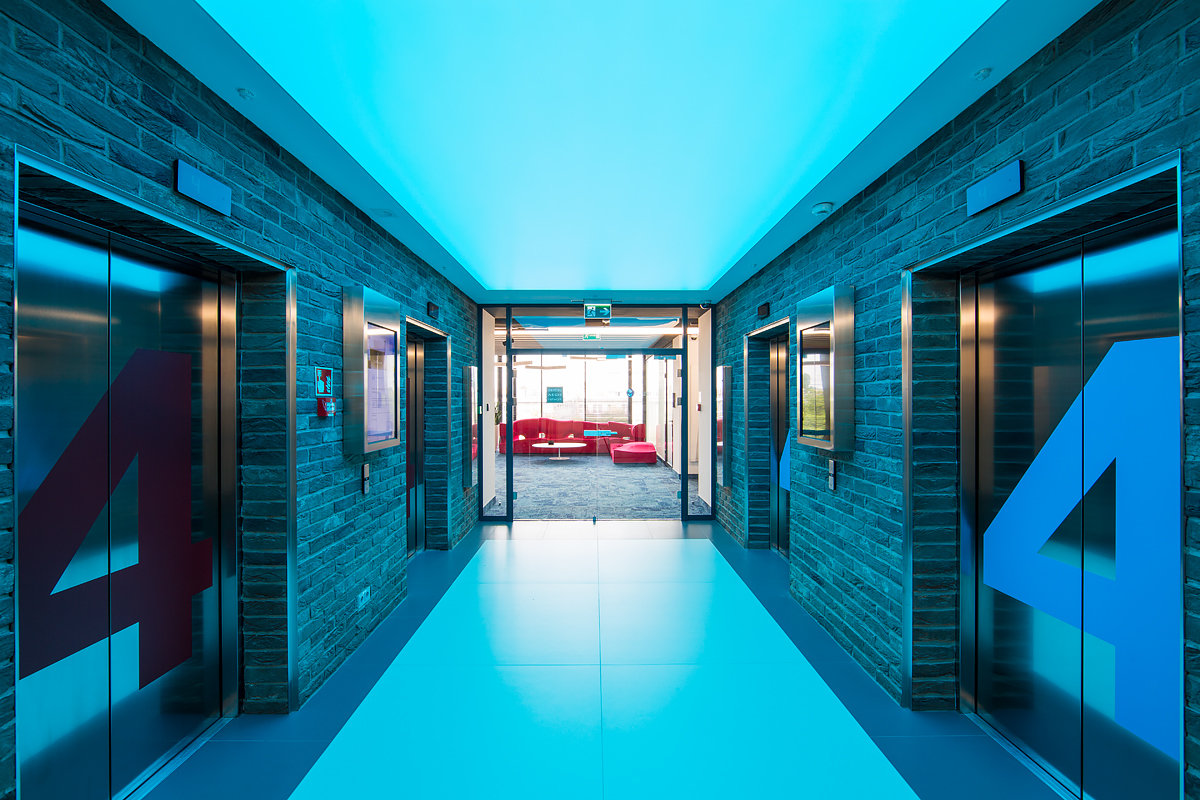 Mikołaj Twardowski jako Head of Data Strategy, Products & Analytics w Isobar Poland Group.