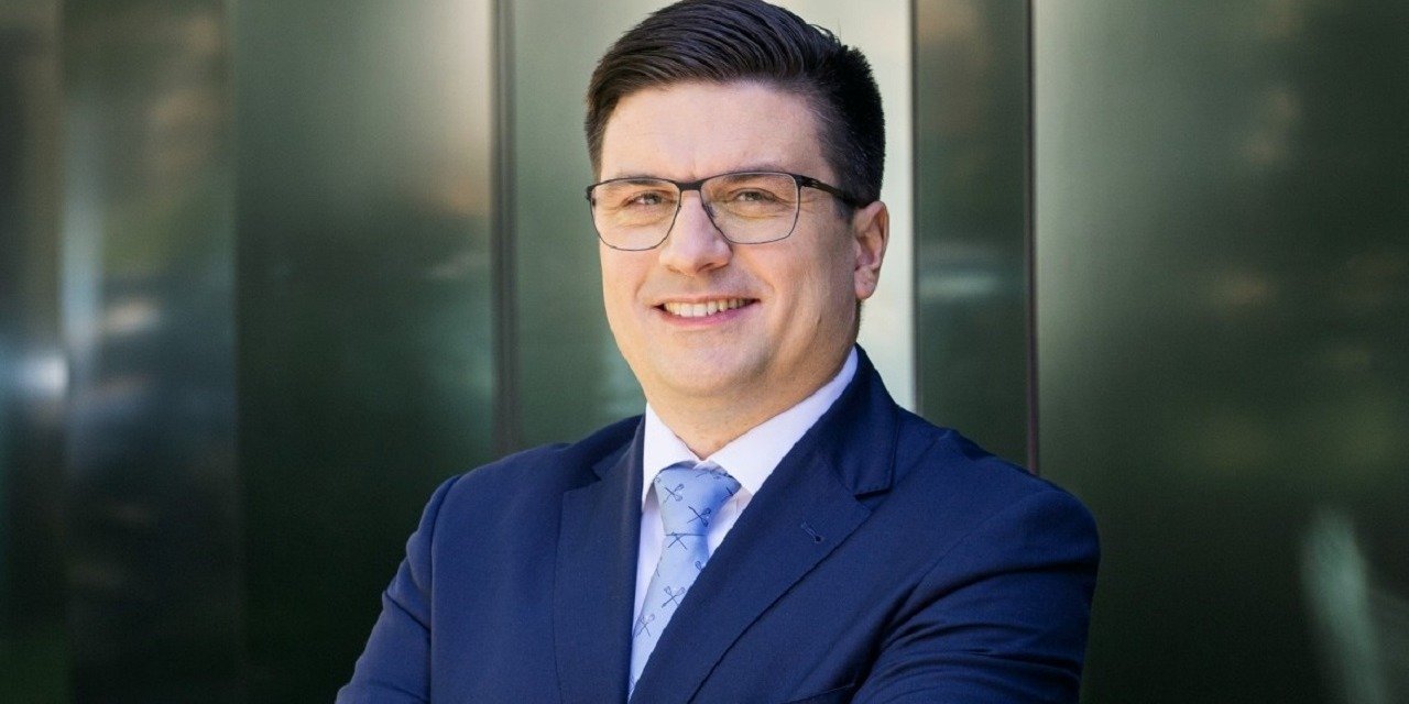 7R wzmacnia Asset & Property Management