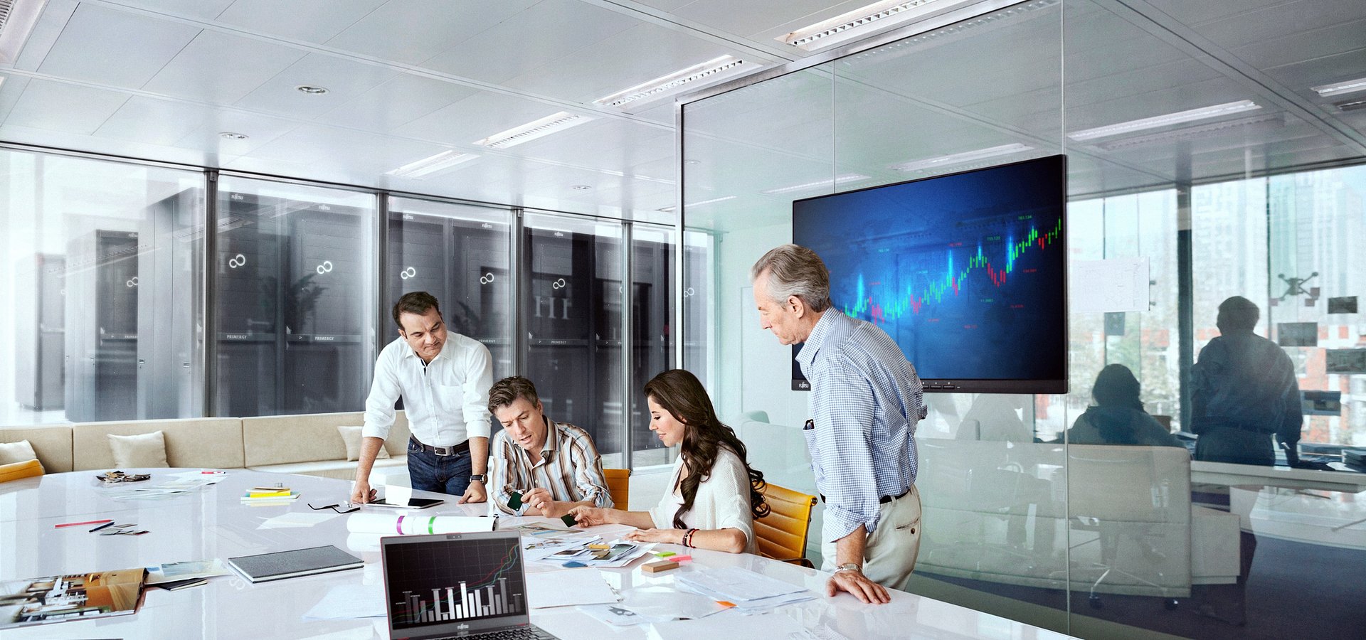 Firmy korzystające z chmury hybrydowej cztery razy szybsze we wdrażaniu transformacji cyfrowej