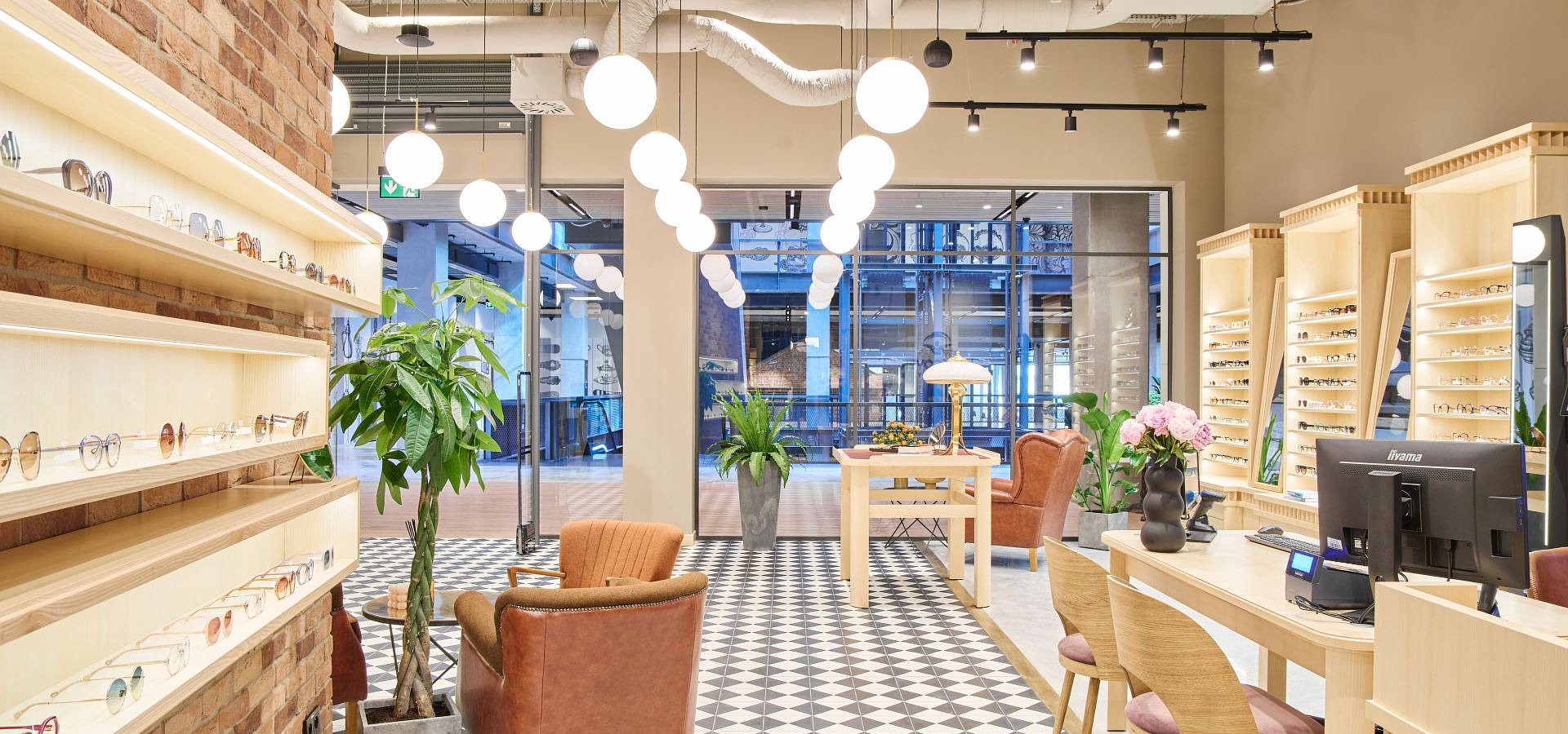 Medicover z flagowym salonem optycznym w warszawskiej Fabryce Norblina