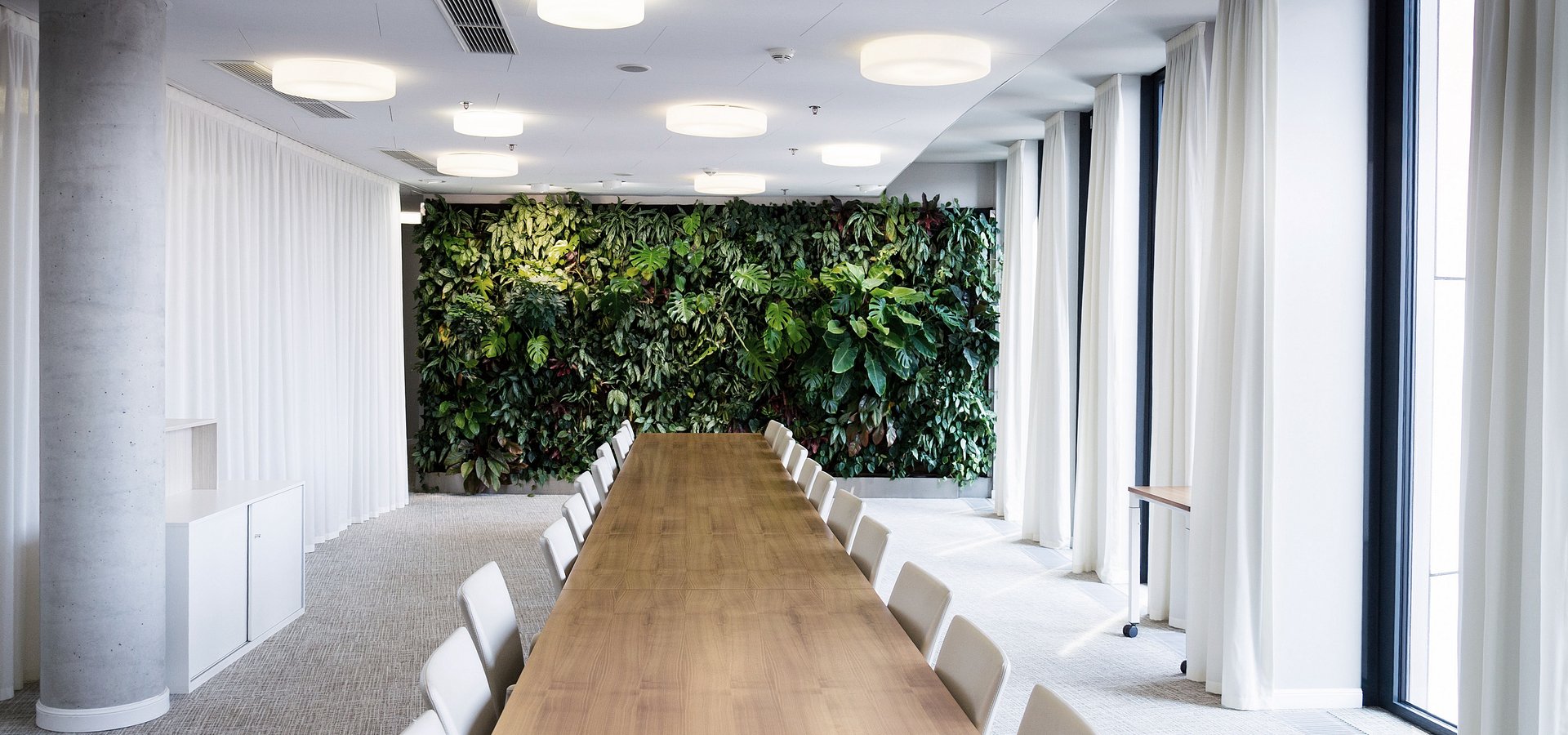 W pięć lat liczba budynków na świecie wzrosła o 10 proc. Ich energochłonność i emisja CO2 za to spada. To jednak kosztuje