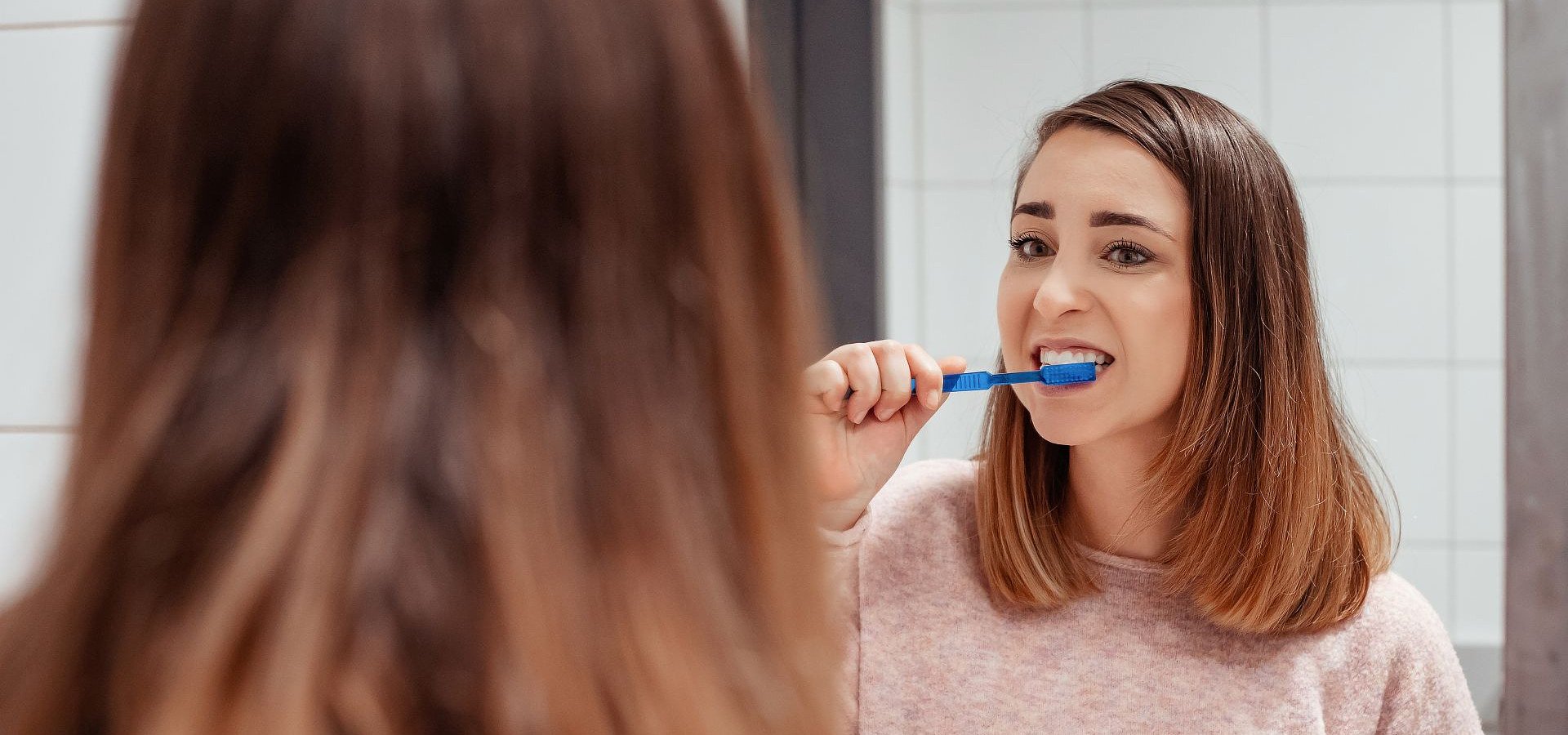 Polacy „myją” zęby na sucho? Stronimy od past, ale także od innych środków higieny