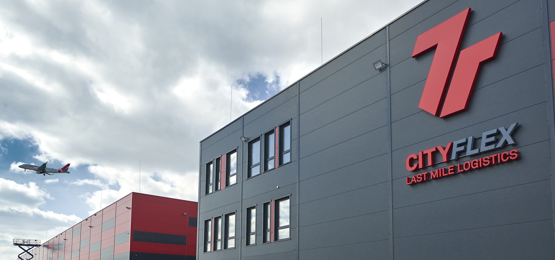 7R City Flex Warsaw Airport I divested to Macquarie Asset Management