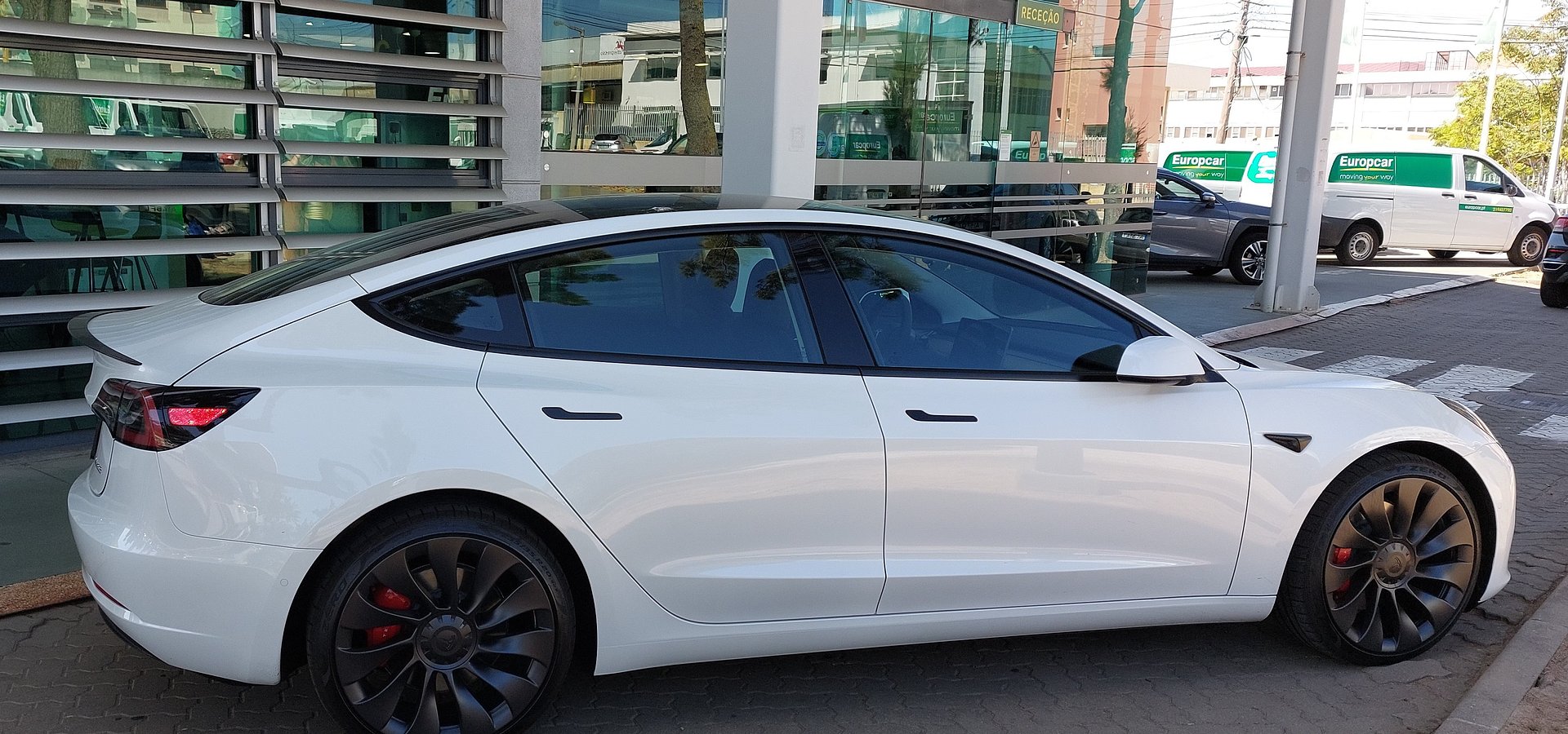 Europcar Mobility Group rumo à eletrificação da frota com novos Tesla
