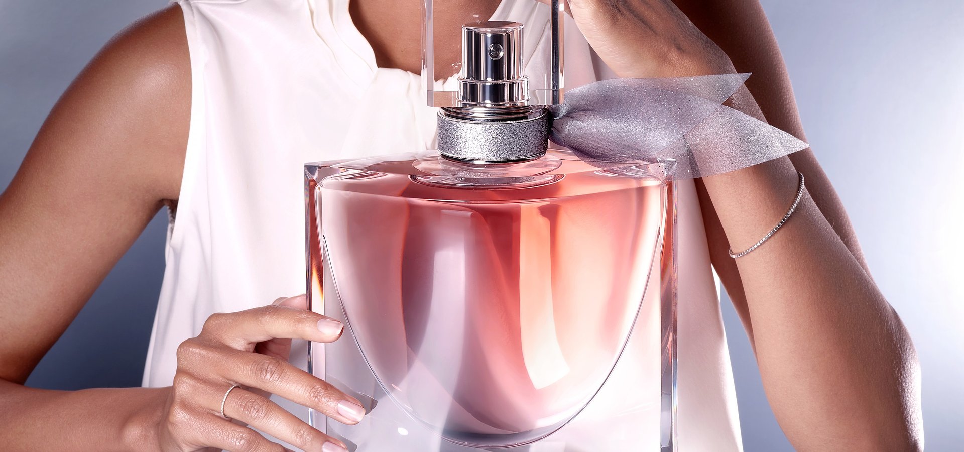 LA VIE EST BELLE CELEBRA 10º ANIVERSÁRIO COM VERSÃO RECARREGÁVEL