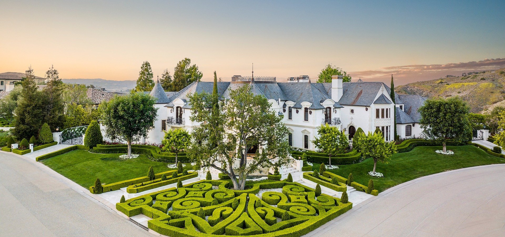 Calabasas’ La Maison Blanche Estate on Over an Acre of Lushly Landscaped Grounds Listed by Coldwell Banker Realty for $29.99 Million