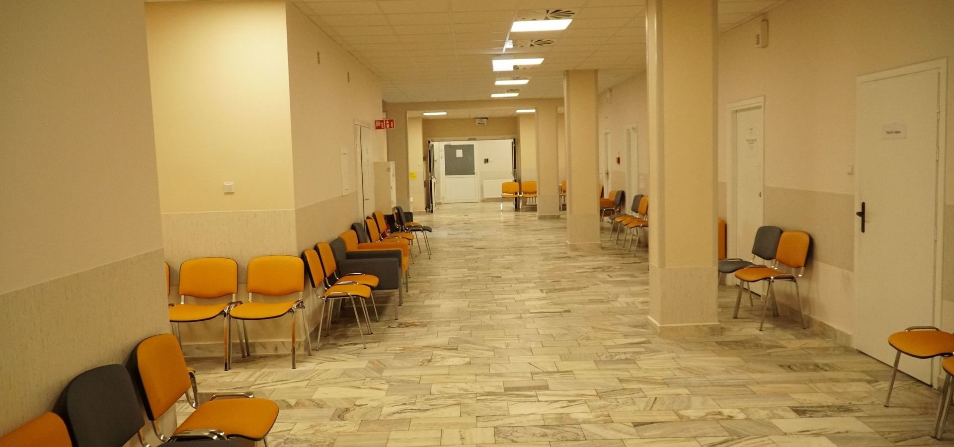 Kule kolorowej energii dla Pacjentów Centrum Onkologii: remont największej poczekalni zakończony!