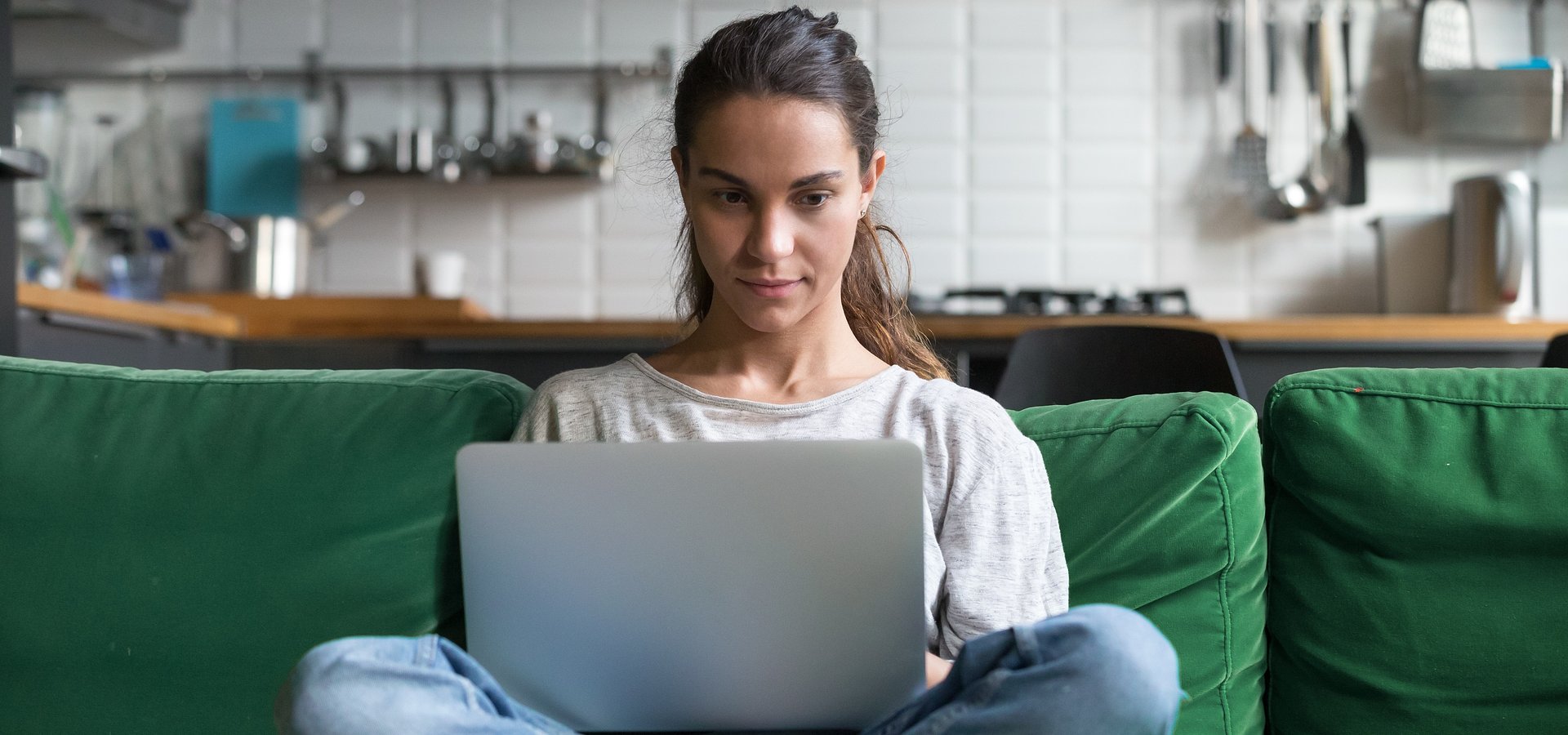 Polacy zamówienia online chcą odbierać po dwóch dniach, najlepiej z automatu paczkowego