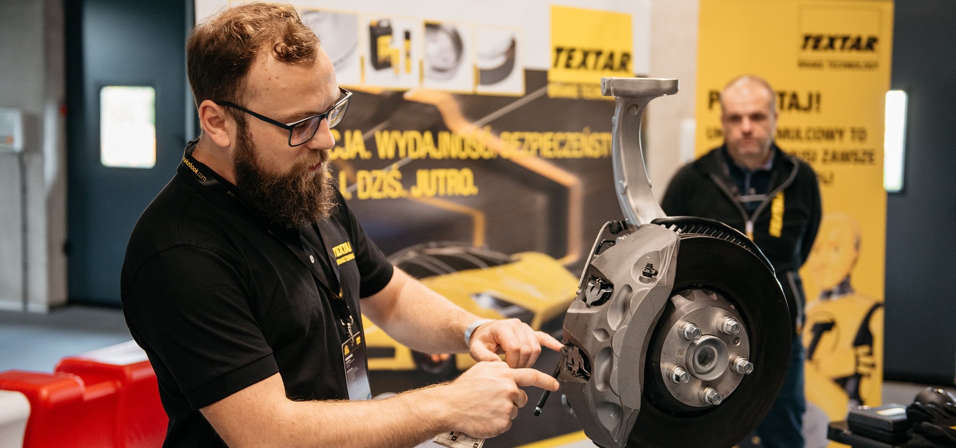 Emocje motoryzacyjne i ekspercka wiedza podczas Textar Brake Clinic
