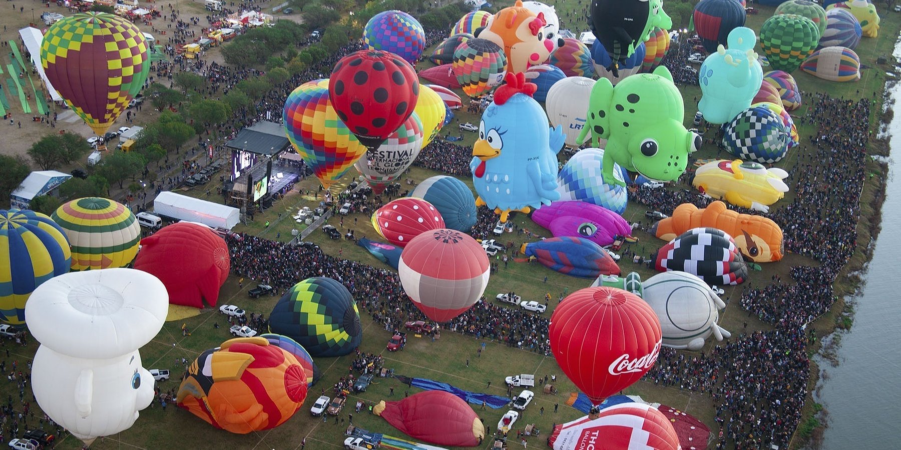 Festival Internacional de Globos de León A.C. se complace en invitarlos a la Noche Mágica en el Zócalo de la CDMX