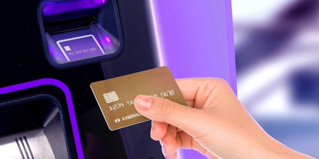 Jak zarządzić oczekiwaniami klientów i zapewnić stałą dostępność gotówki w bankomacie?
