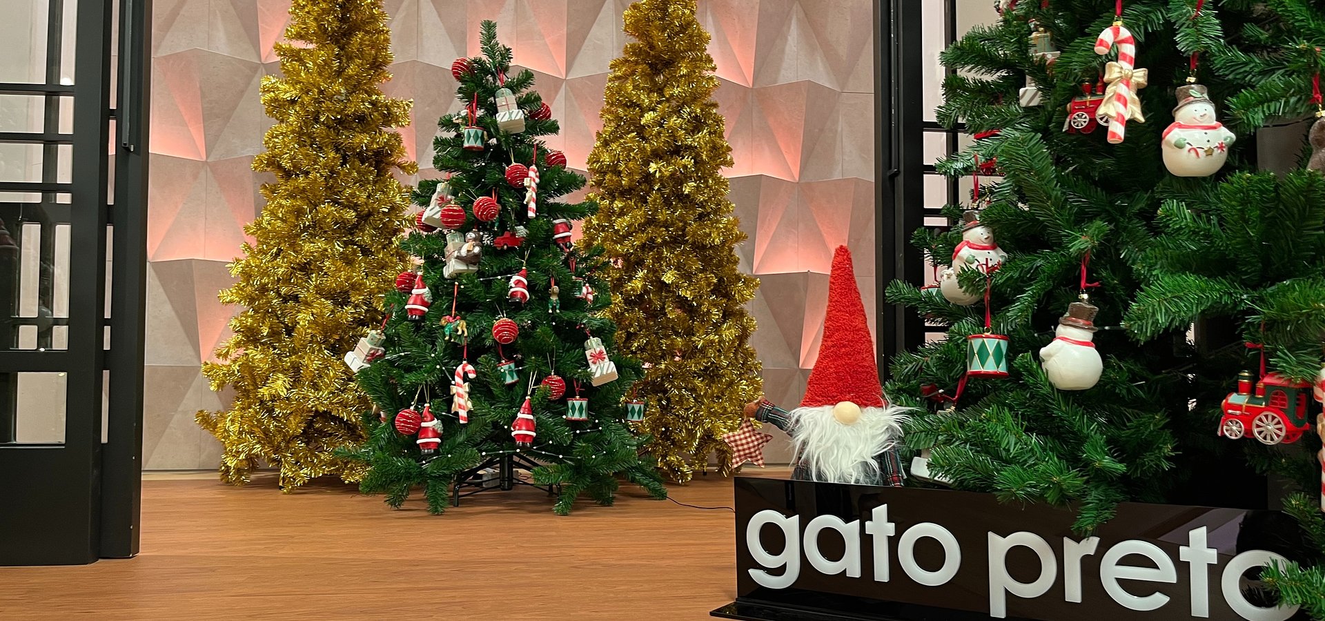 O Gato Preto entra na "Casa Feliz" da SIC com um novo decor de Natal