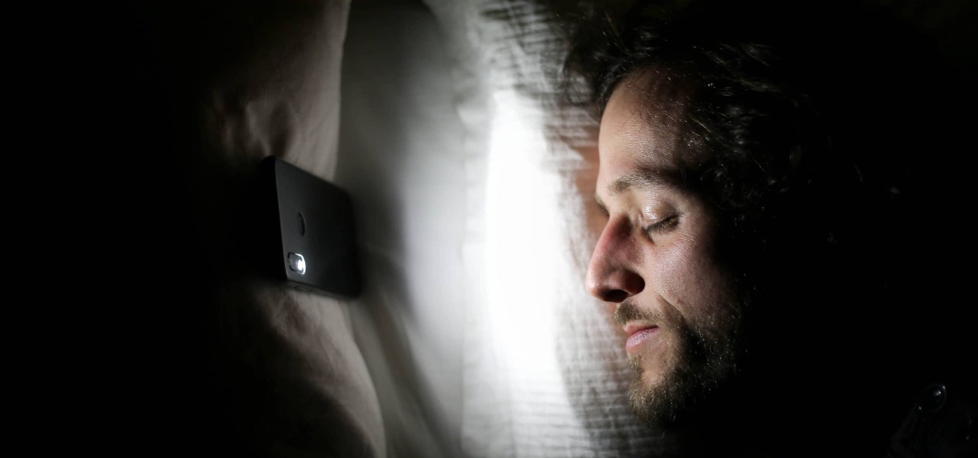 Neuroscientists Seek to Illuminate the Benefits of Light-Induced Psychedelic Experiences