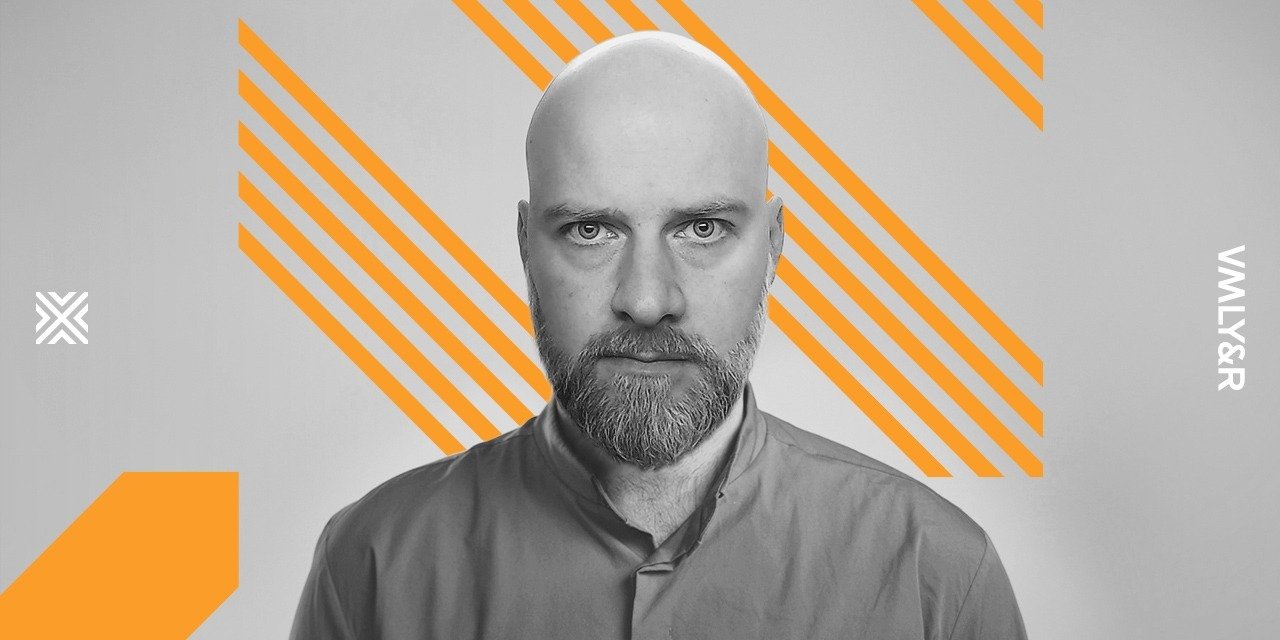 Jędrzej Hugo-Bader odpowiedzialny za PR i komunikację agencji VMLY&R Poland