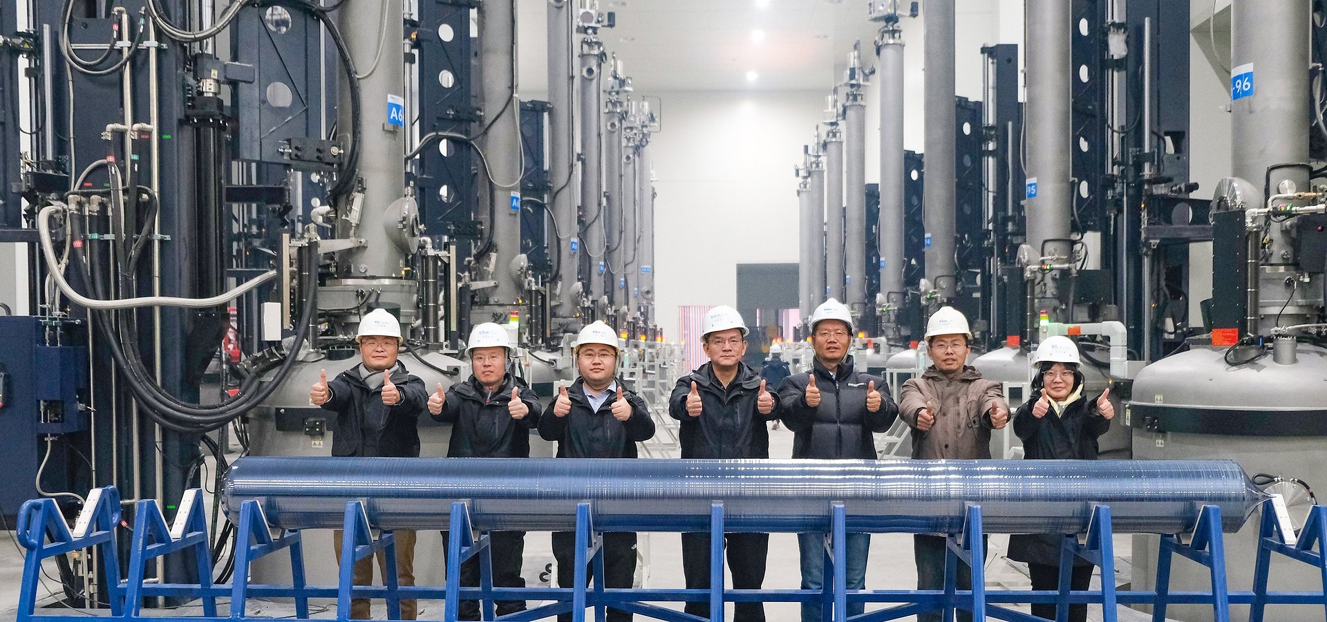 Pierwsza wlewka monokrystaliczna 210-mm typu n wyprodukowana w zeroemisyjnym parku w Qinghai