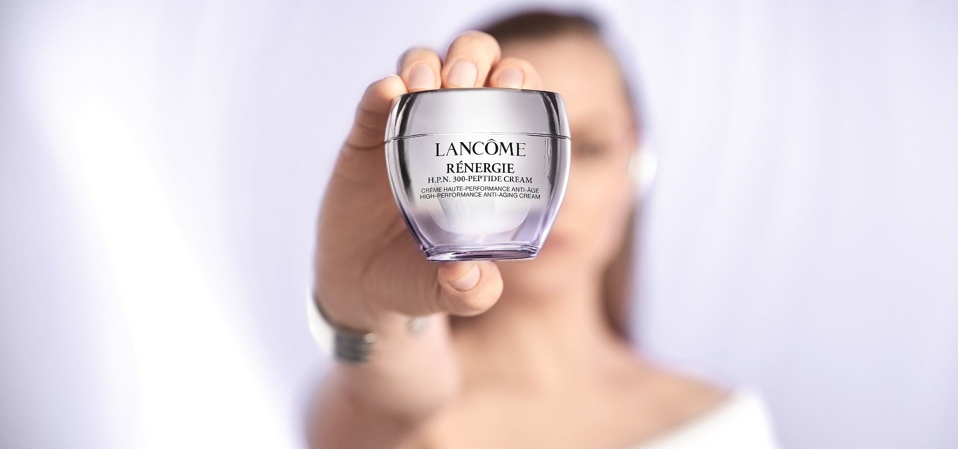 LANCÔME APRESENTA RÉNERGIE H.P.N. 300-PEPTIDE CREAM PARA UMA PELE REJUVENESCIDA