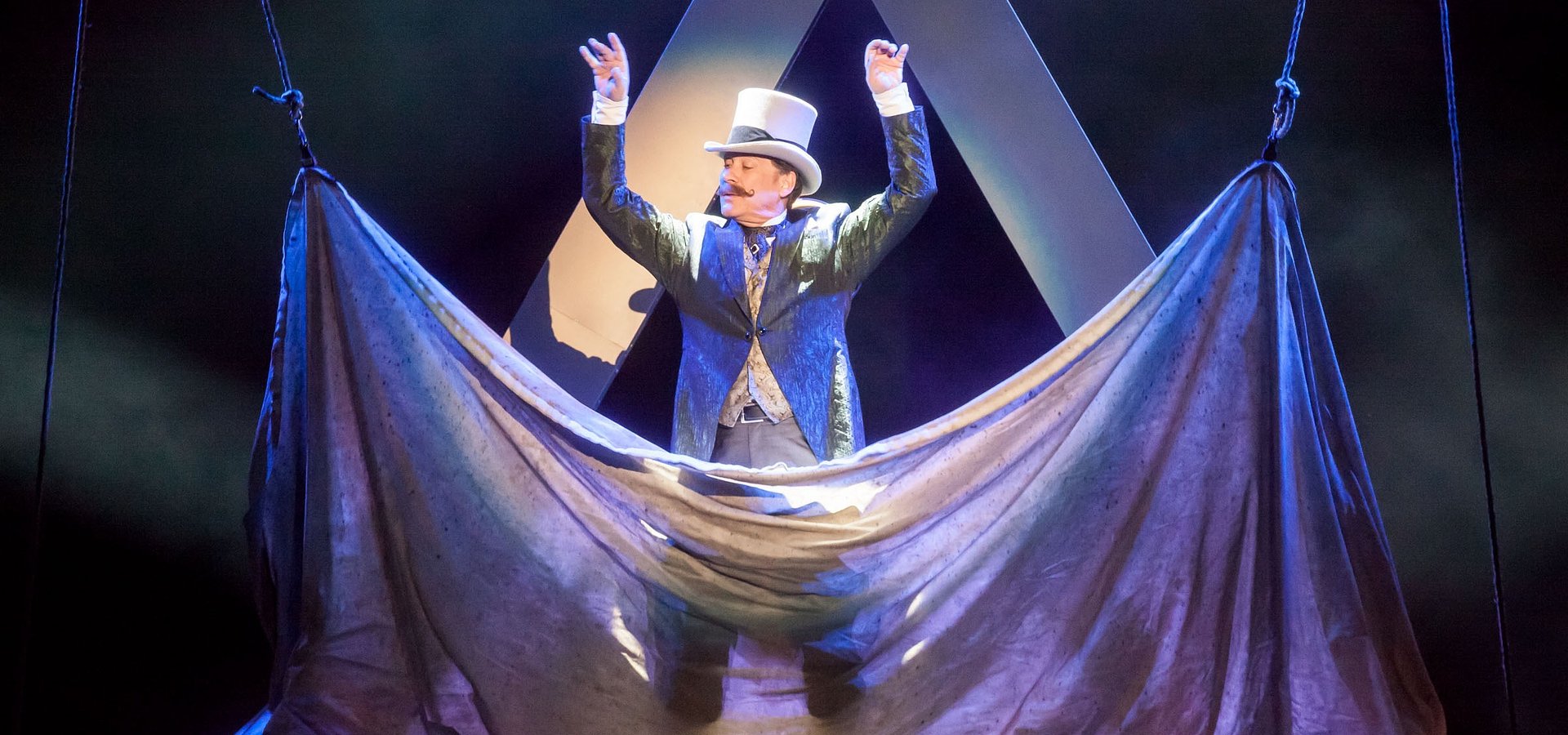 Invitación Alfombra Roja estreno The Illusionists