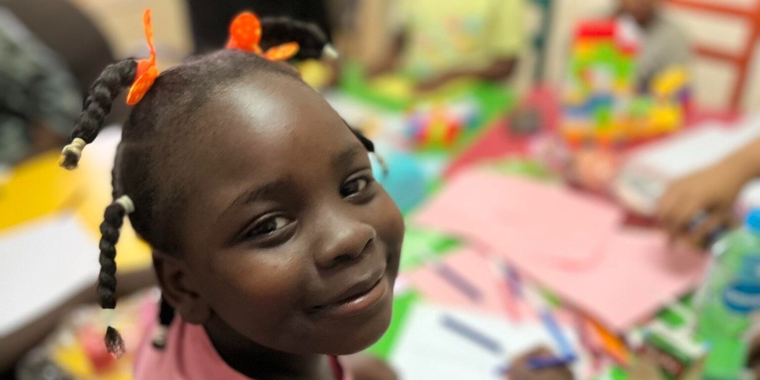 Co najmniej 450 tys. dzieci z Sudanu musiało uciekać przed wojną