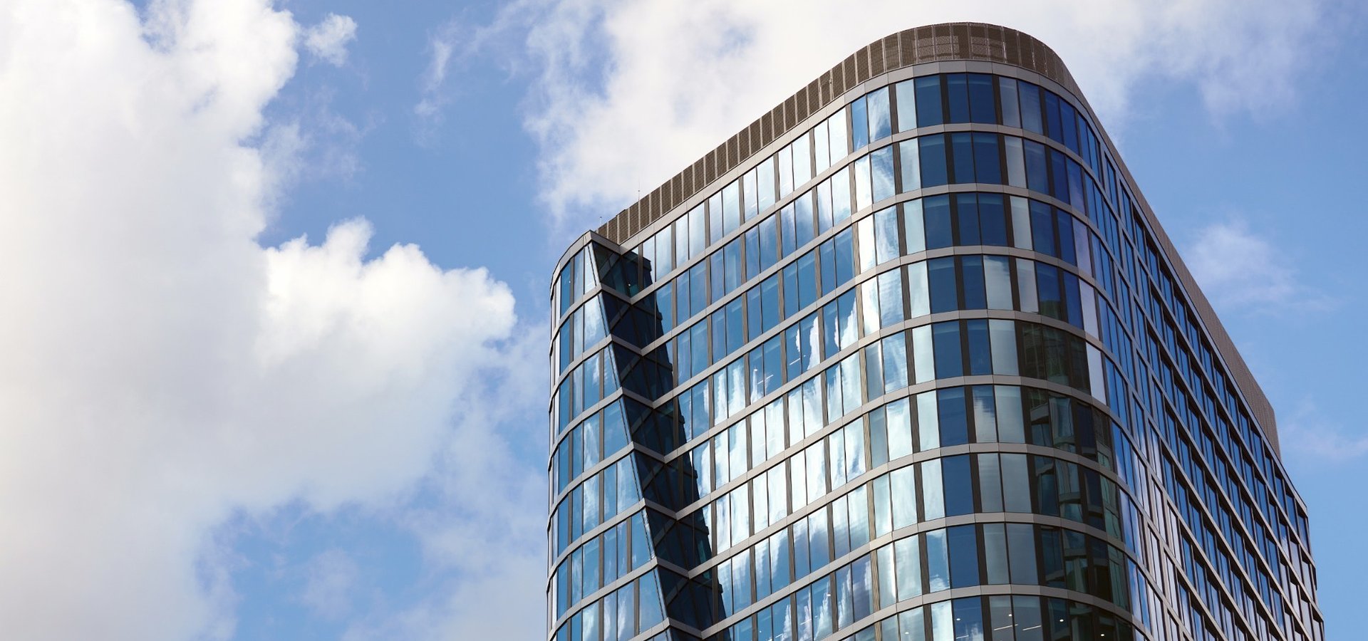 Cavatina Holding S.A. z powodzeniem uplasowała kolejną serię obligacji