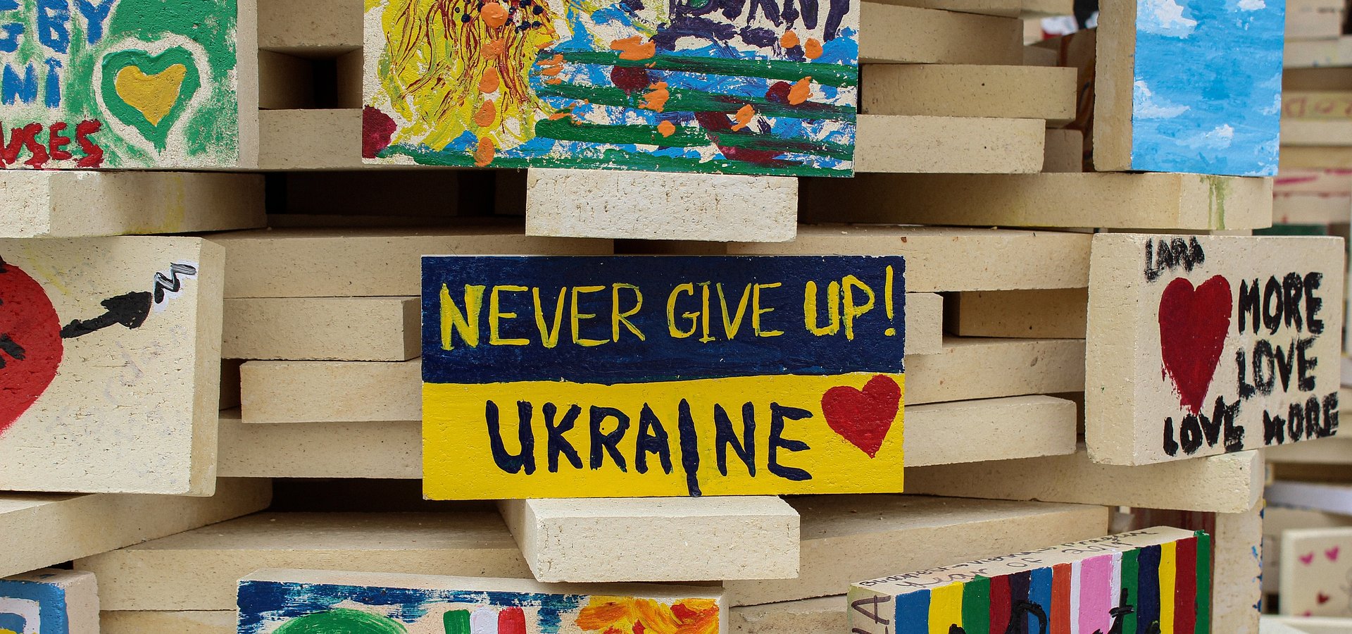 Freedom Finance Europe wspiera ukraińskie szkoły we współpracy z Fundacją „Pomóżmy Razem”