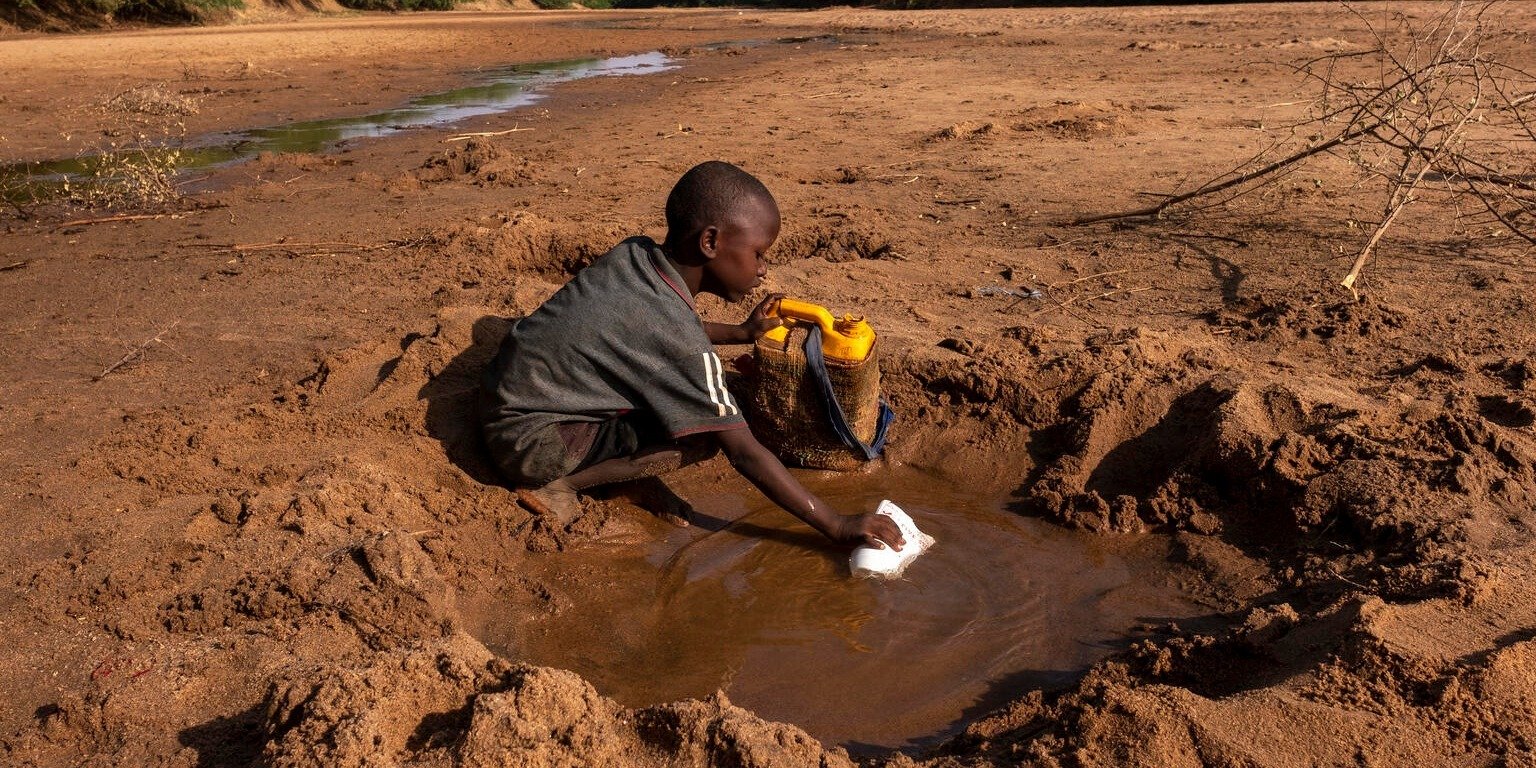 Potrzeby dzieci pomijane w finansowaniu działań na rzecz klimatu