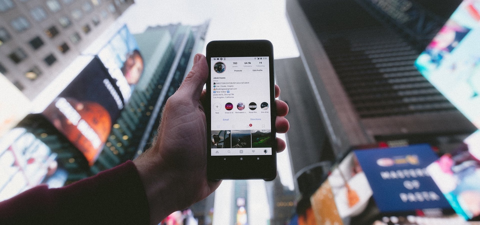 Influencerzy coraz częściej decydują o naszych zakupach [raport]