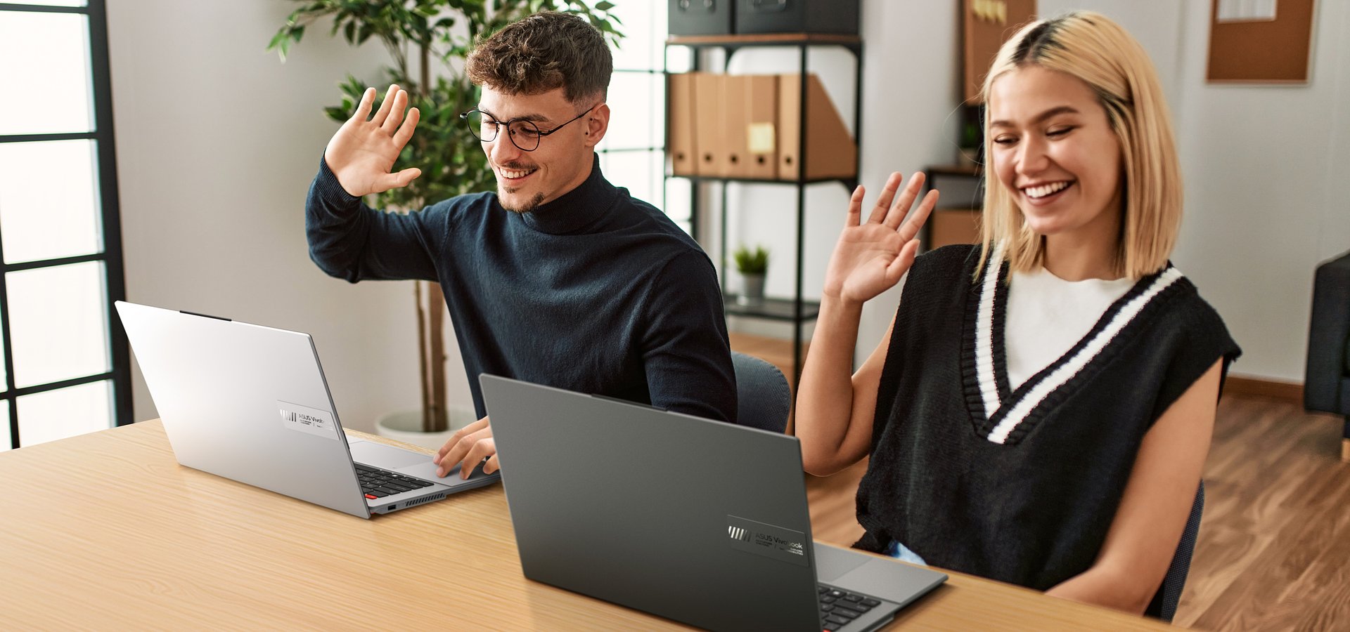 Powrót do szkoły z nowymi laptopami ASUS Vivobook - poznaj modele łączące styl z wydajnością.