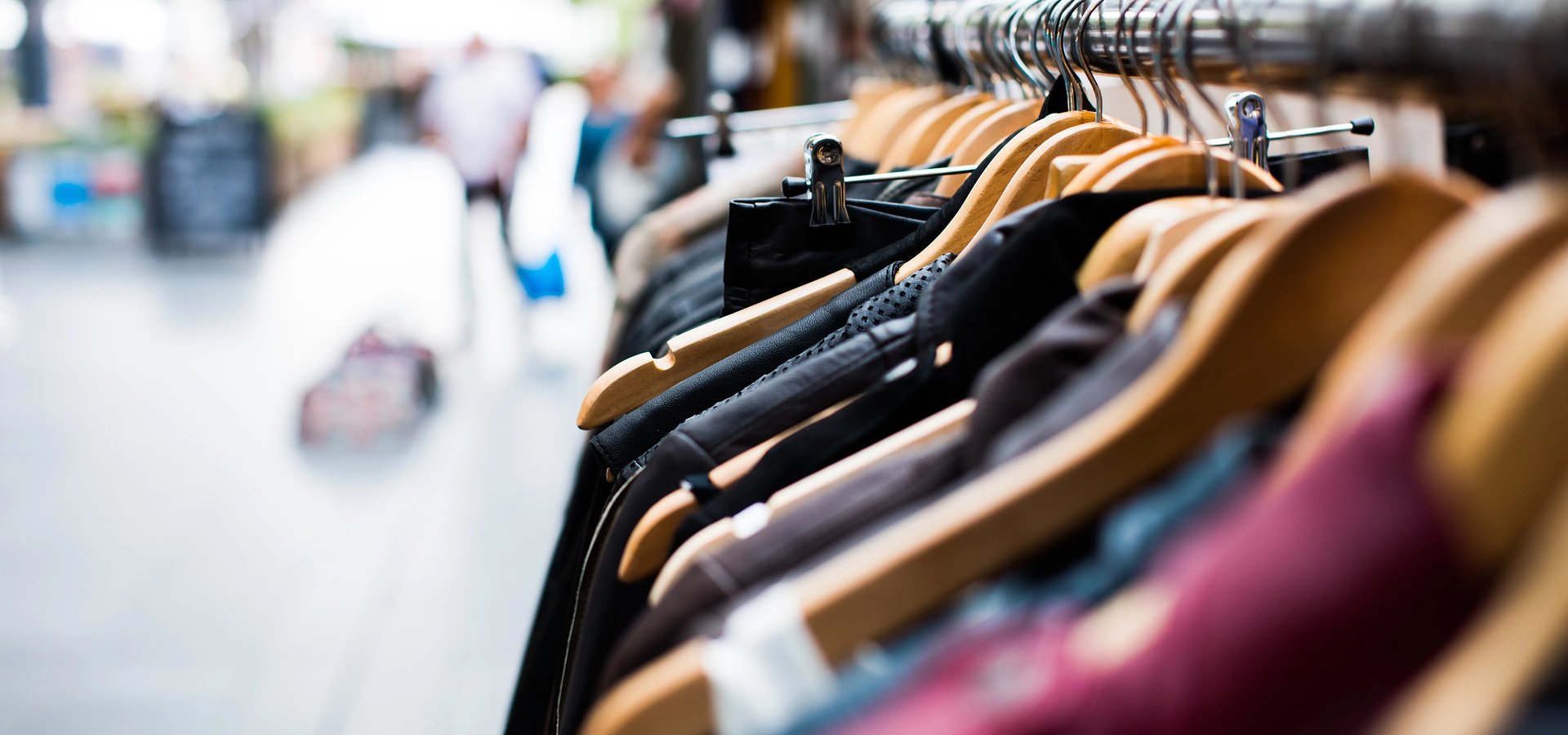 Supporting shop assistants is key to strengthening the position of a shopping centre