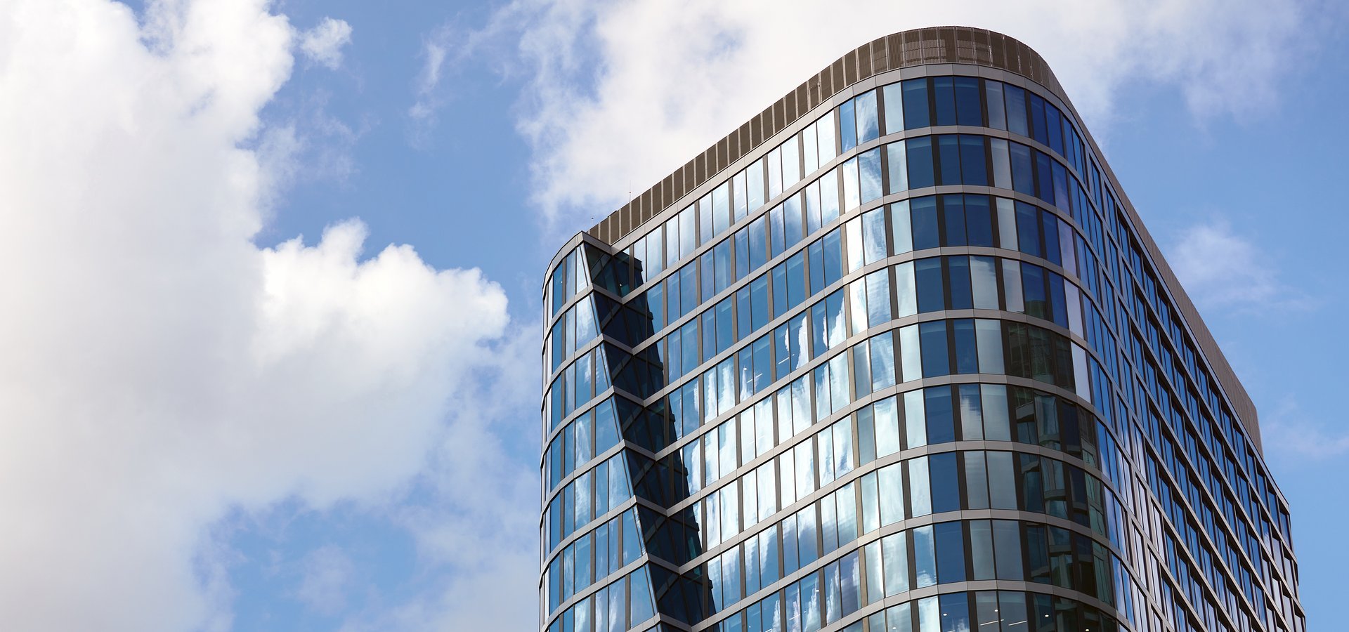 Jak innowacje i modernizacje mogą uratować napięte budżety energetyczne nieruchomości komercyjnych?