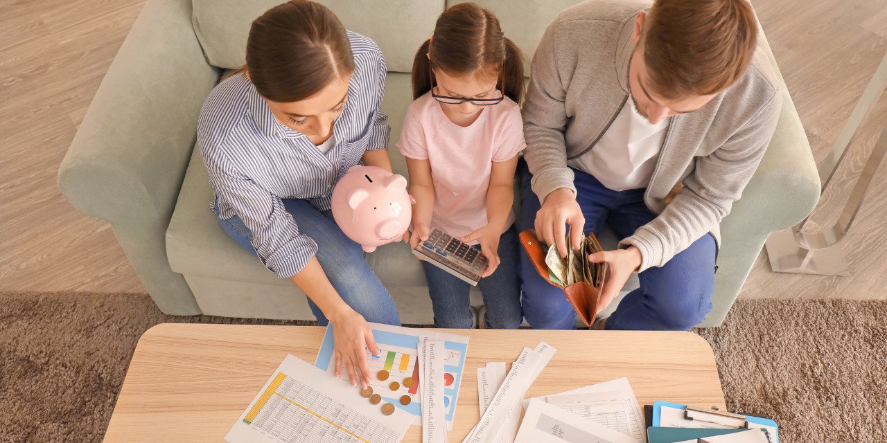 Zmiany w oszczędnościach Polaków latem 2023 r., czyli nie idź tam gdzie podąża większość.